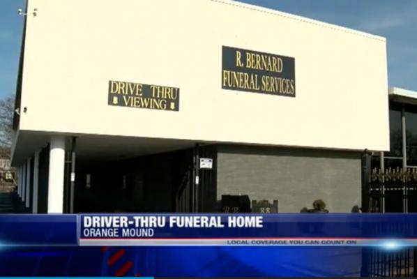 Memphis-funeral-home-offers-drive-through-viewings